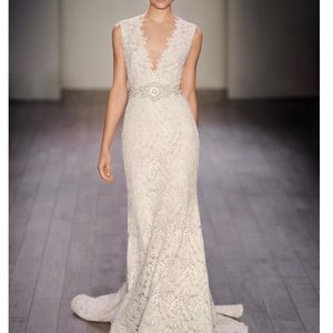 Lazaro size 6 wedding dress retails for $4,500